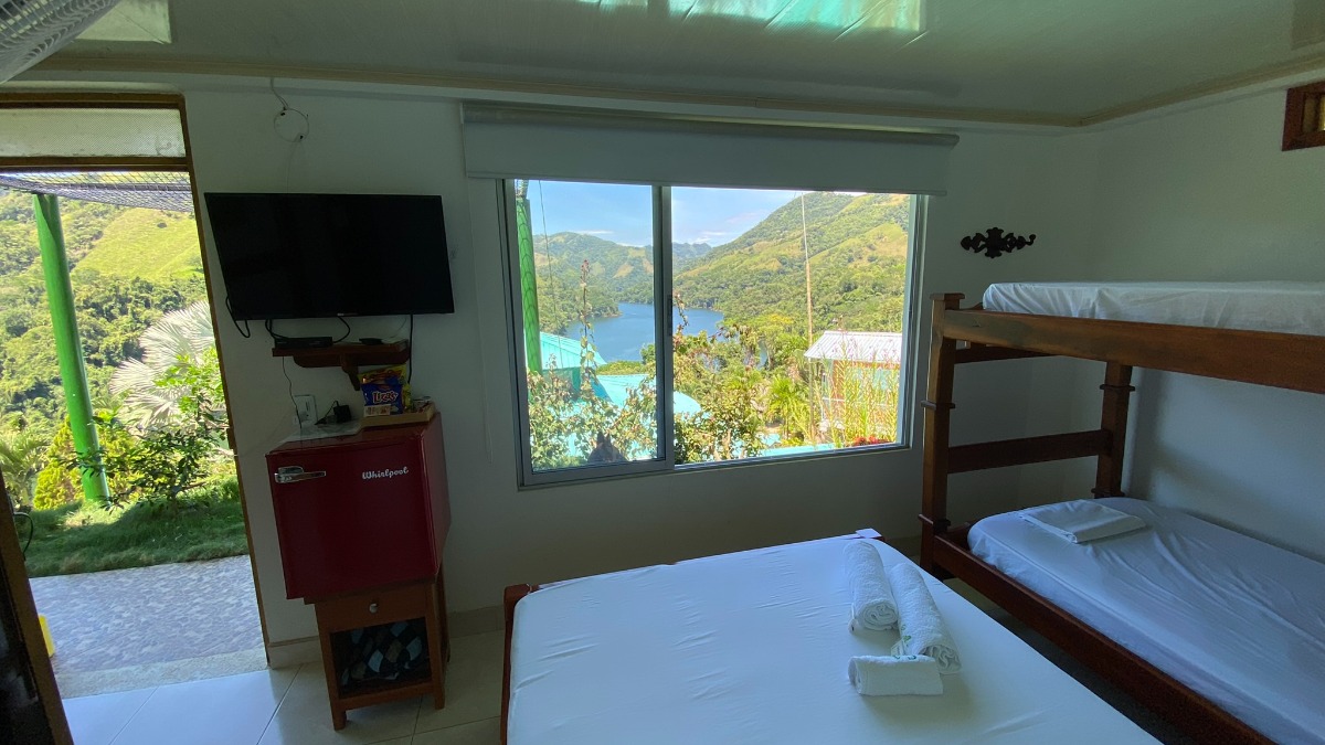 Habitación familiar Carpintero con cama doble, camarote y salida a terraza